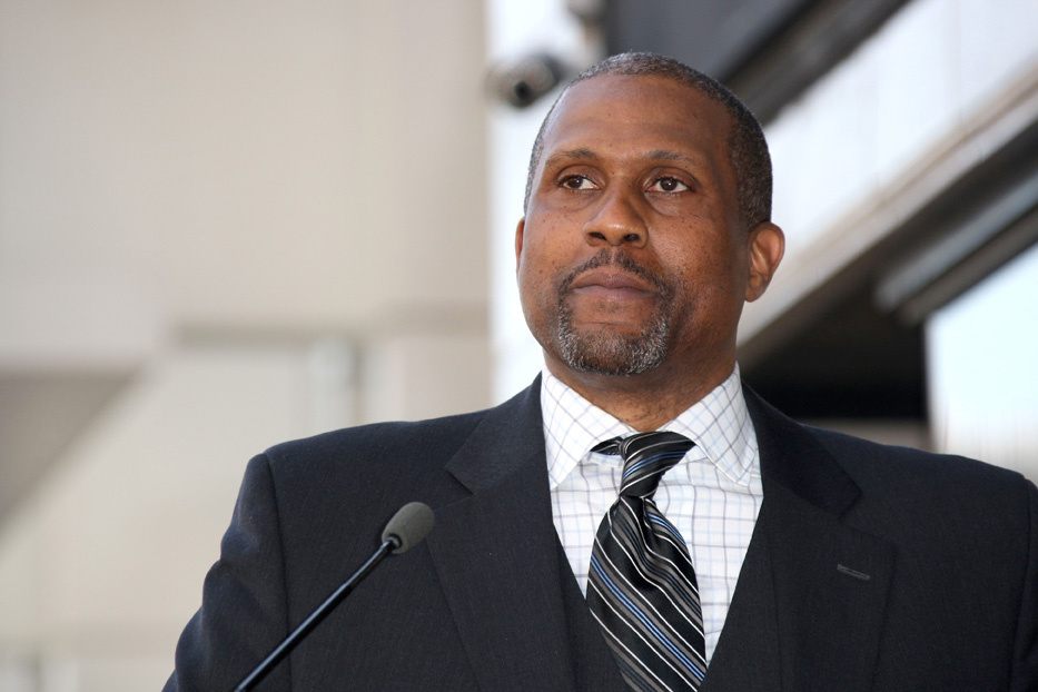 Aiming for a California Comeback: Tavis Smiley Returns to Radio - Free