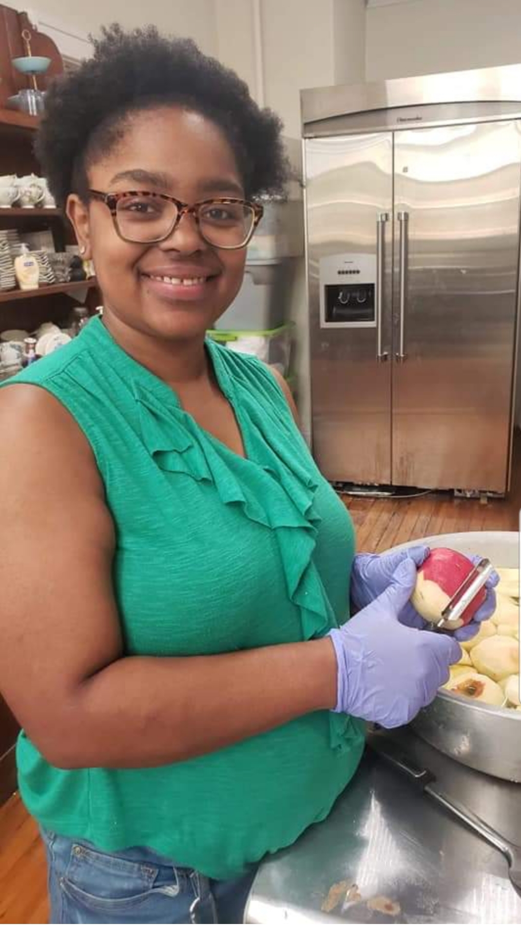 Volunteers Distribute Fruits and Vegetables to Food Desert Residents
