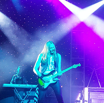 MJ Live: Play that funky music!