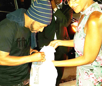 Comedian Katt Williams signing a shirt for a fan!